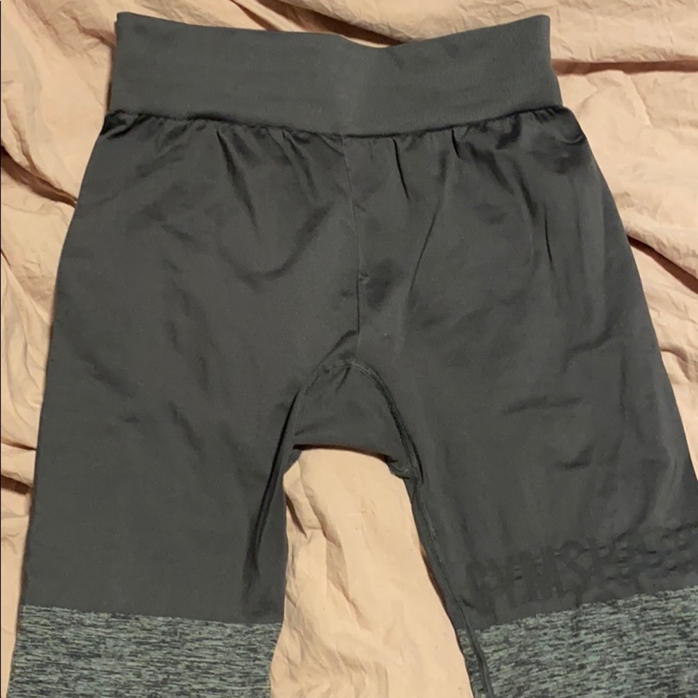 GYMSHARK TWO-TONED SEAMLESS LEGGING🤍🖤